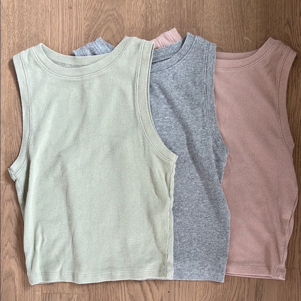 Girl’s Hollister High Neck Tanks lot of 3